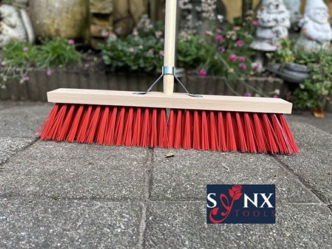Synx Tools Tuinhark 12 Tanden verzinkt + Nylon Straatbezem 50 cm – Kunststof haren - Bodembewerkers - Onkruidverwijderaar – Schrobborstels – Hark met steel 150 cm – Buitenbezem met steel 150 cm - Afbeelding 4